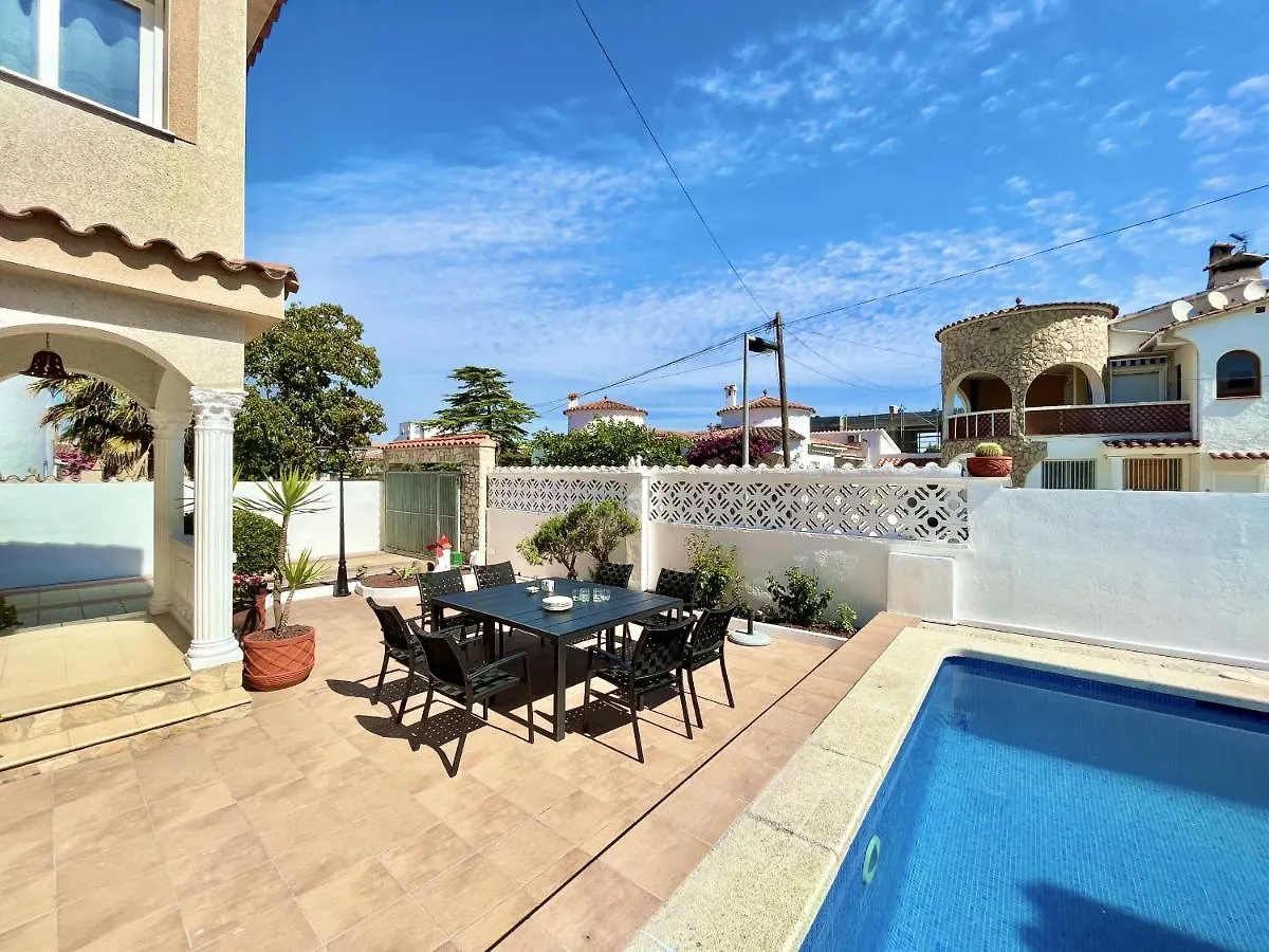 Villa Requesens 63 Empuriabrava - Immo Barneda