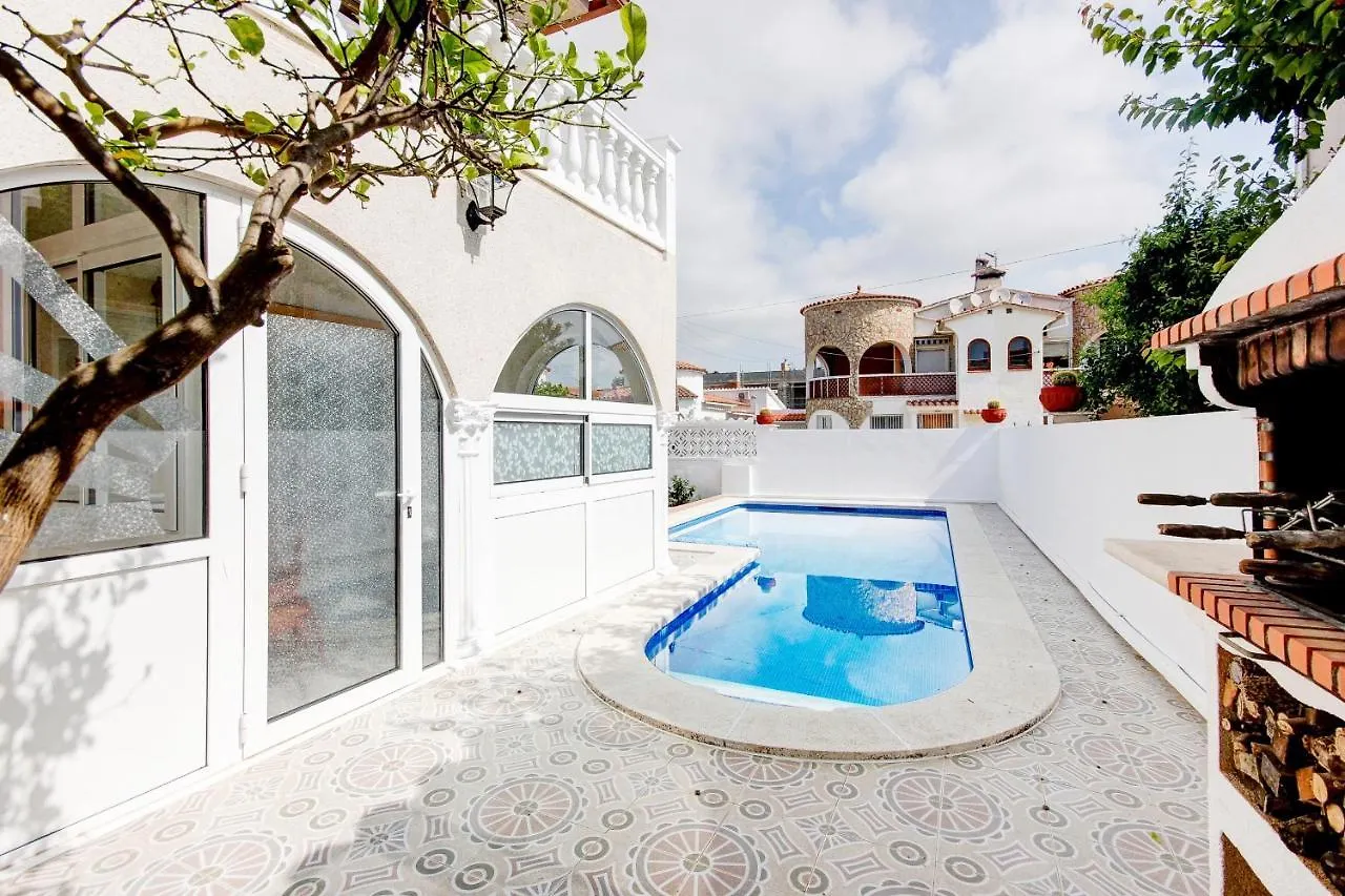 Villa Requesens 63 Empuriabrava - Immo Barneda