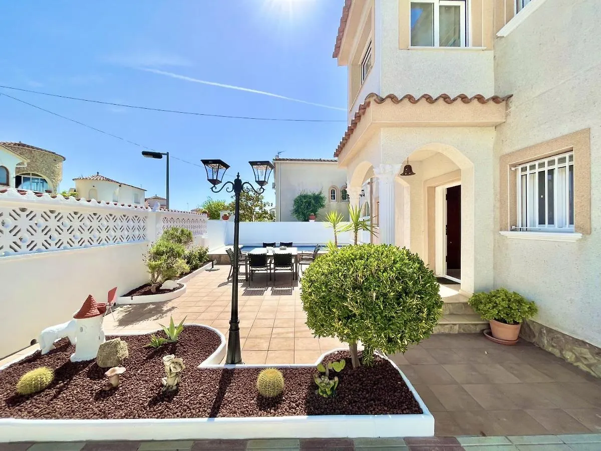 Villa Requesens 63 Empuriabrava - Immo Barneda